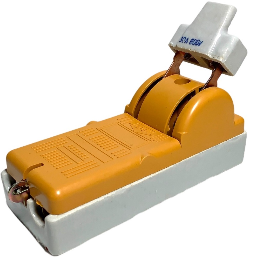 CUCHILLA DE INTERRUPTOR DE PORCELANA 2X30A 1 TIRO