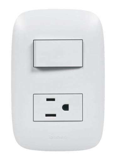 ARMADURA CON SWITCH POLARIZADA 15A DOMINO SENCIA BTICINO